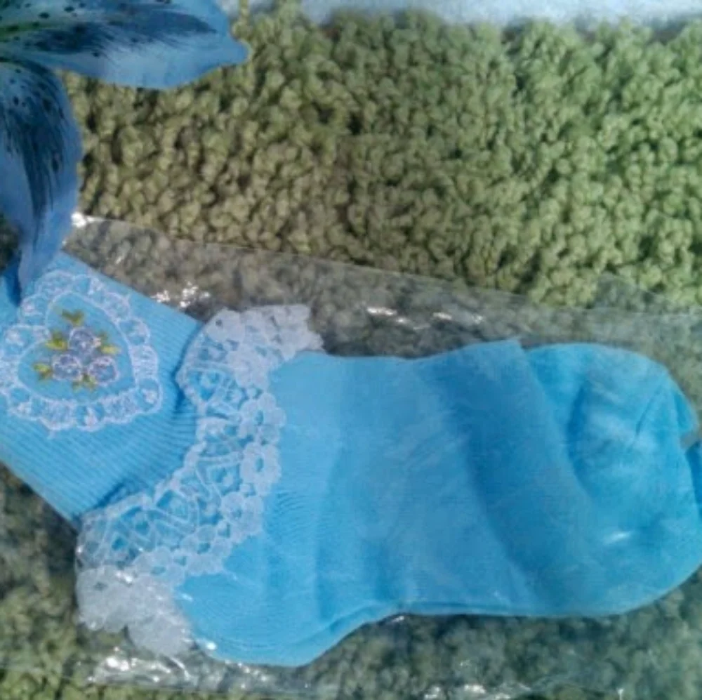 NEW GIRL ANKLE SOCKS SIZE LARGE IN 4 COLORS